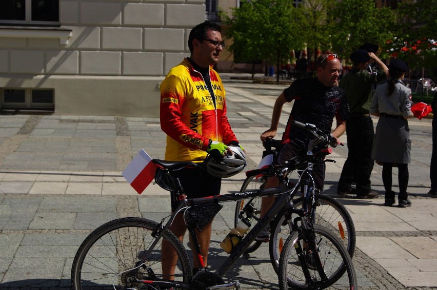 Rowerowa manifa w Kaliszu odbyła się z okazji Święta Flagi