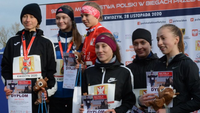 Ania Hrycyk, pierwsza z lewej
