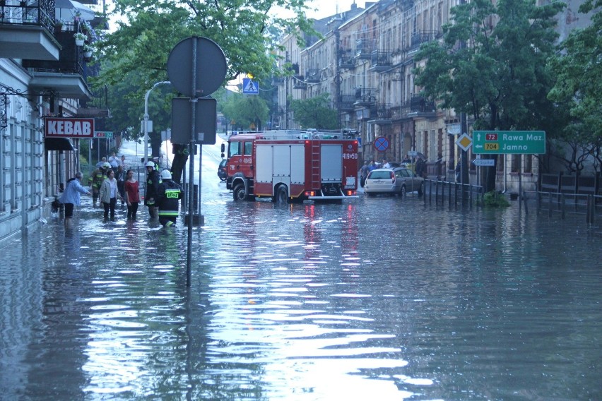 Władze Brzezin ogłosiły przetarg na przebudowę kanalizacji deszczowej. Czy podtopienia wreszcie się skończą?