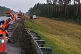 Tir przewrócił się na autostradzie, piwo wylało się do rowu [zdjęcia]