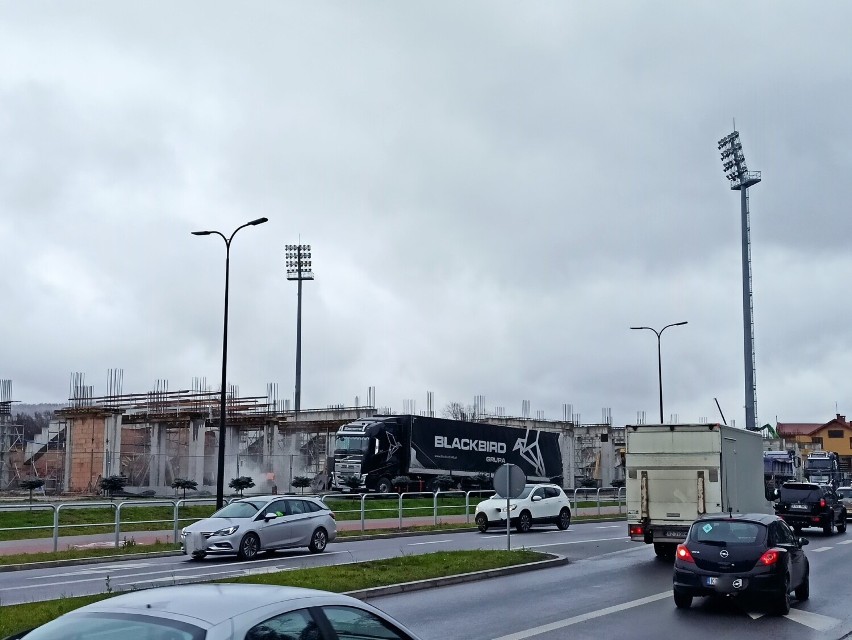Nowy Sącz. Stadion Sandecji znów w rozbiórce. Jak to w czwartek. Najnowsze zdjęcia 