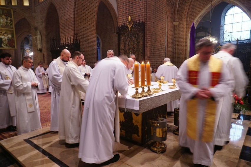 W homilii arcybiskup podkreślił, że kapłaństwo służy...