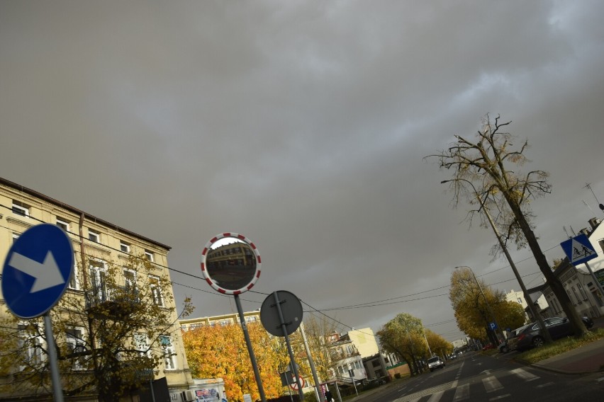 Wichura nad Zduńską Wolą i okolicą. Silny wiatr i...