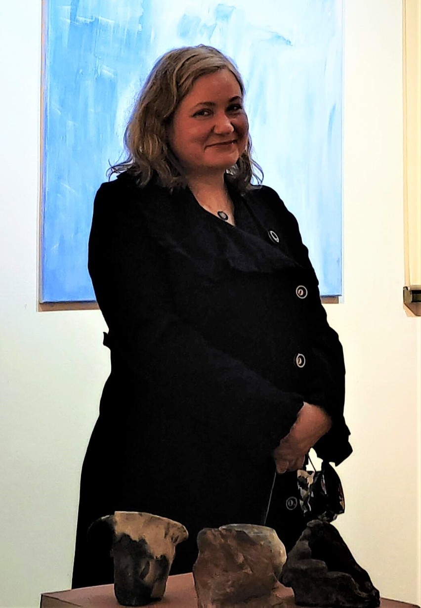 Malbork. W Galerii Nova Lilianna Lieban prezentuje swoją artystyczną drogę. Aktualnie skupia się na ceramice, wystawia też swoje obrazy