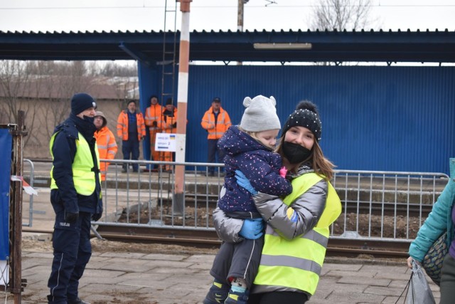 Ok. 1800 uchodźców przyjechało dzisiaj (7.03.2022) do Olkusza