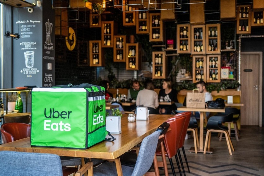 Uber Eats rozpoczął działanie w kolejnych miastach...