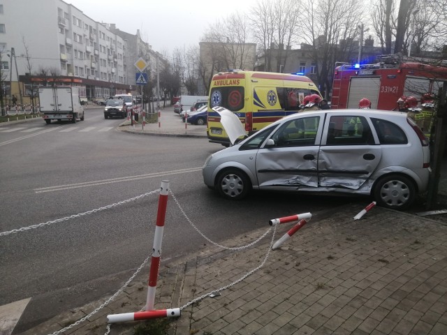 Wypadek w Piotrkowie na skrzyżowaniu Sienkiewicza i Piastowskiej, 29.03.2021