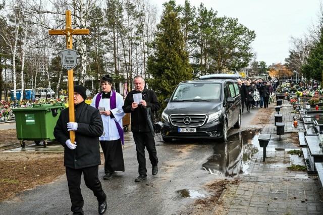 Rodzina, przyjaciele i znajomi towarzyszyli w ostatniej drodze Grzegorza Ibrona na Cmentarzu Komunalnym przy ul. Wiślanej w Bydgoszczy