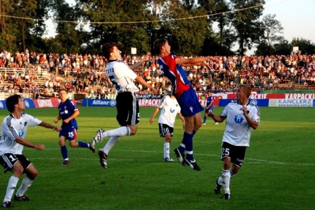 Legia Warszawa miała w garści już trzy punkty. Górnik nie ...