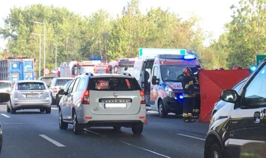 Katowice: Śmiertelny wypadek na DTŚ - samochód ciężarowy potrącił mężczyznę na rowerze