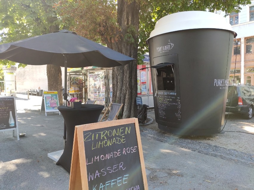 PUNKT KAFFEE nęci cudownym zapachem prawdziwej kawy. Podczas spaceru po Goerlitz warto się tu zatrzymać