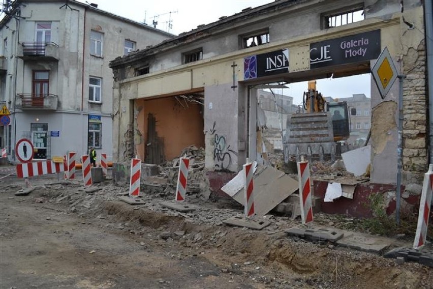 Częstochowa: Remont Warszawskiej. Trwa wyburzanie kamienicy przy ulicy Garibaldiego [ZDJĘCIA]
