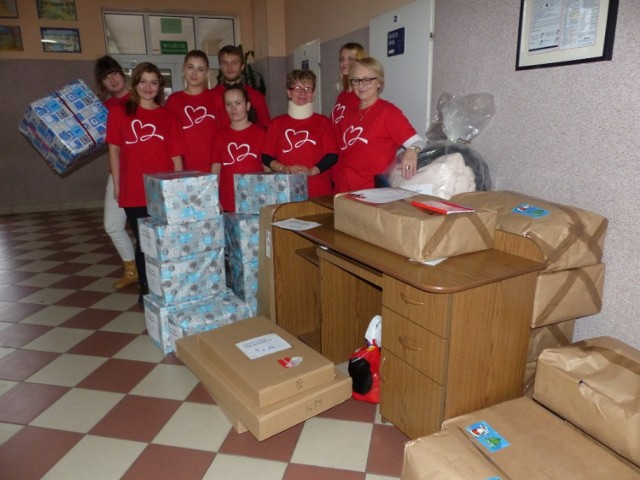 Wolontariusze Szlachetnej Paczki w Złoczewie dostarczyli prezentyi dla 23 rodzin