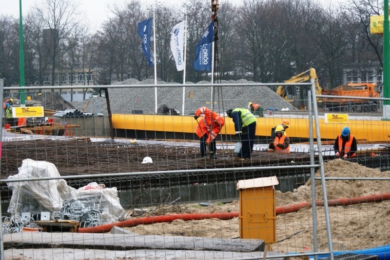 Grunwaldzka/Smoluchowskiego: Trwa budowa wiaduktu tramwajowo-samochodowego [ZDJĘCIA]