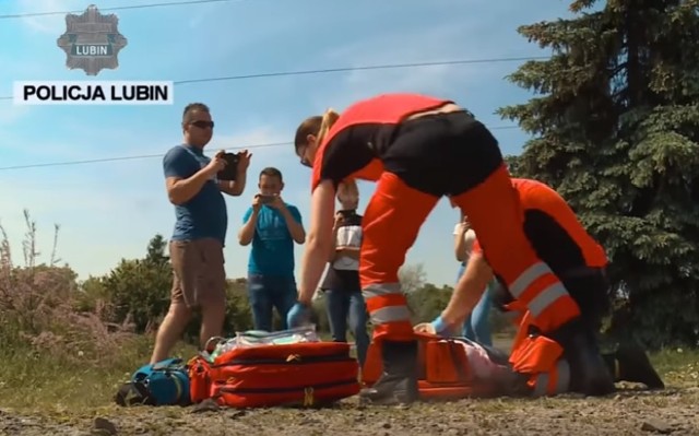 Pierwsze sekundy są najważniejsze! Spot lubińskich policjantów robi furorę w sieci!