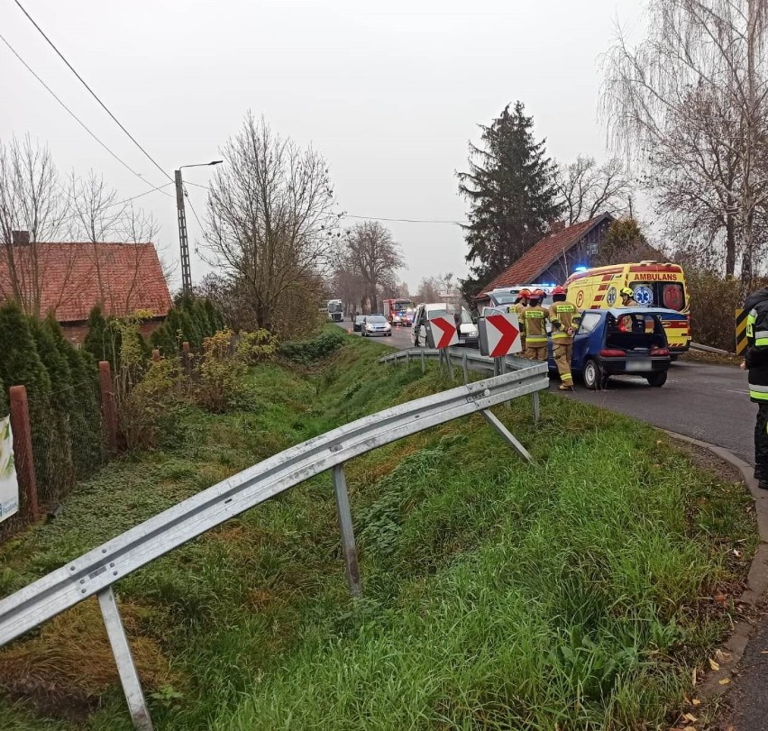 Gmina Stare Pole. Groźny wypadek na drodze powiatowej w Złotowie. Ucierpiało sześć osób