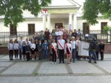 Skarżyska młodzież pod pomnikiem Powstańców Styczniowych na Rejowie. Zobacz zdjęcia