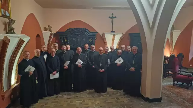 Proboszcz parafii WNMP w Żukowie przejdzie teraz do Wejherowa.