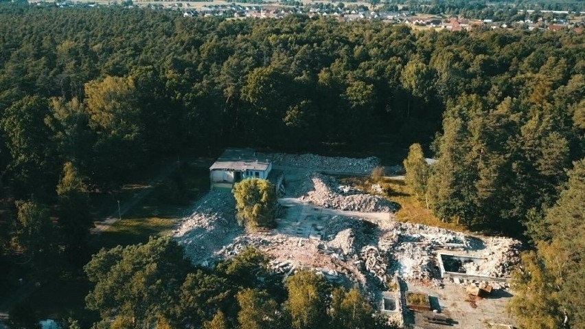 Sanatorium w Suchym Borze podczas wyburzania.