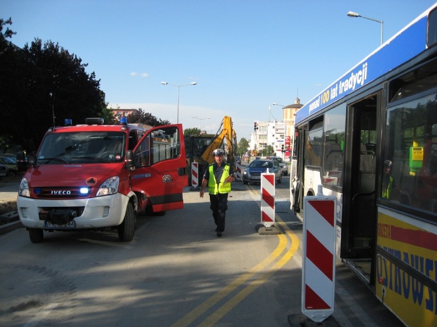 Na ulicy Górnośląskiej w Kaliszu koparka uderzyła w autobus