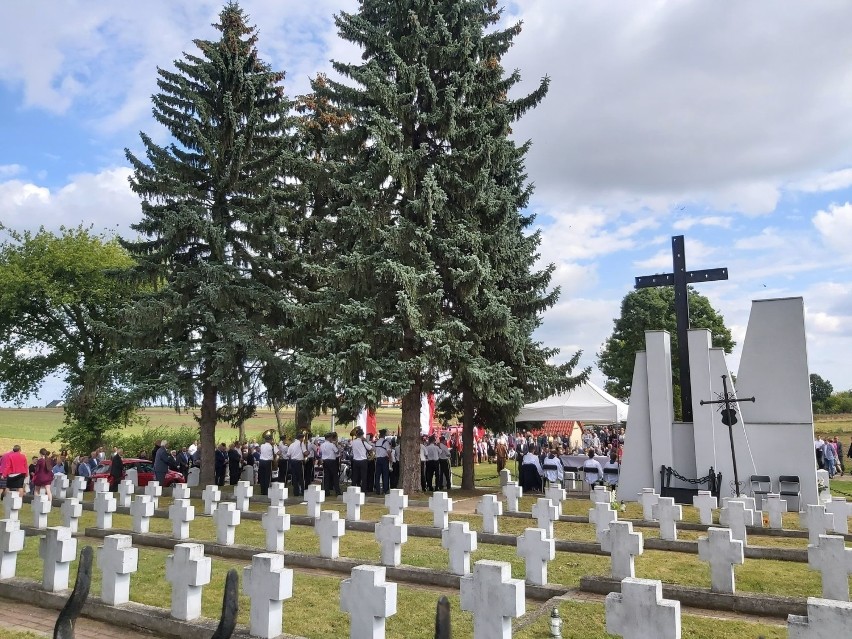 Uroczystości na cmentarzu wojennym w Milejowie (gm. Rozprza)