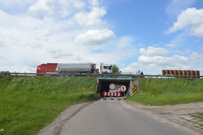 Budowa A1: Rozbiórka wiaduktu na Twardosławickiej w...