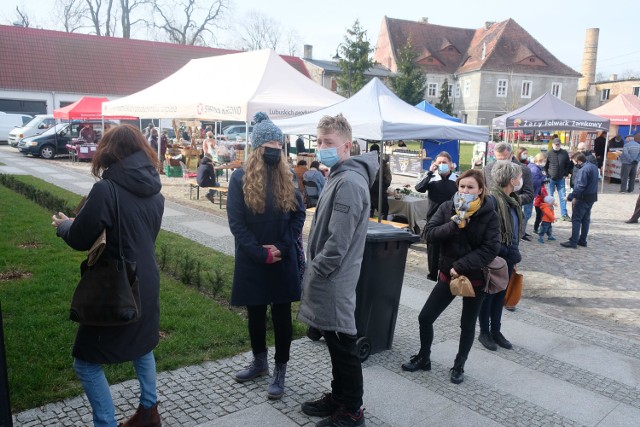 Targ Śniadaniowy w niedzielę handlową 28 marca przyciągnął chętnych na zakupy.