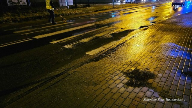Tylko w czwartek (25 stycznia) w godzinach wieczornych doszło do dwóch zdarzeń w rejonie przejść dla pieszych. Jedno z nich miało miejsce na ulice Tuchowskiej  (na zdj.)
