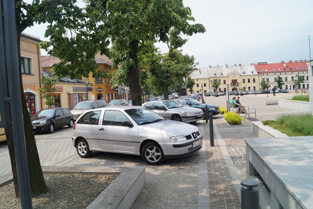 Olkuski Rynek to teraz jeden wielki parking