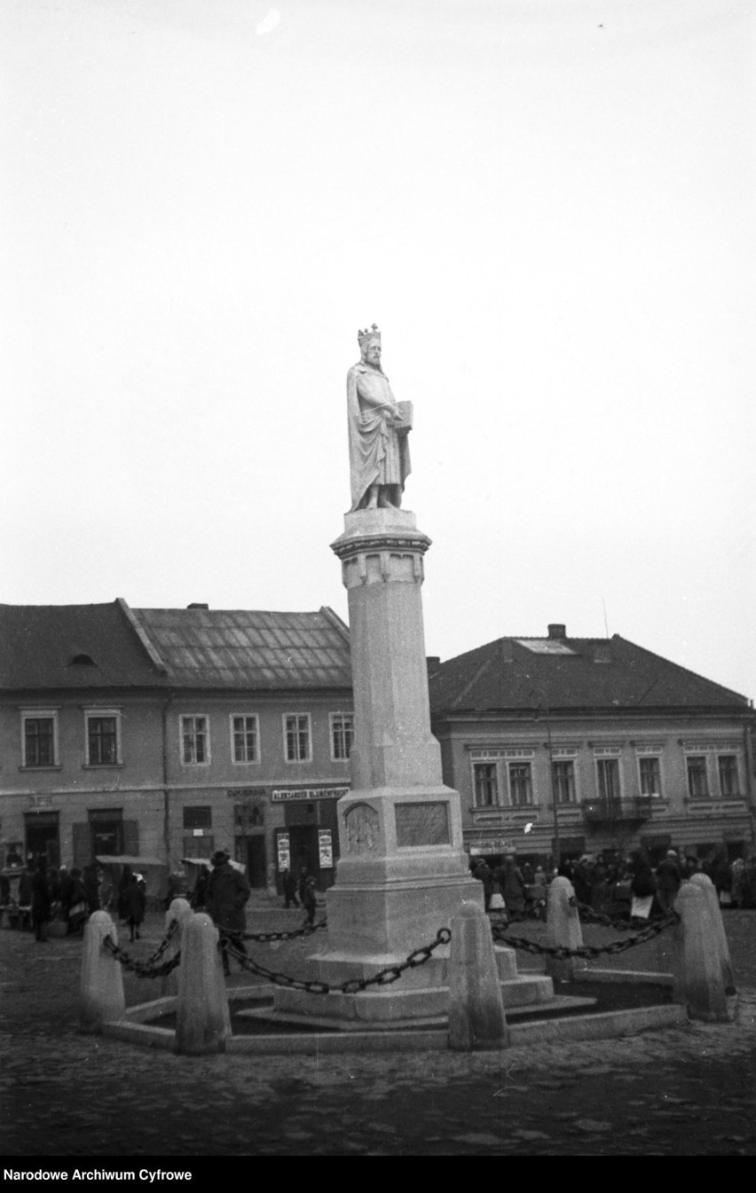 Pomnik Kazimierza Wielkiego pojawił się na Rynku w Bochni w...