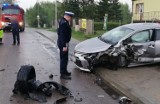 Wypadek w Kłodawie. Zderzenie czołowe dwóch samochodów. Jedna osoba w szpitalu | ZDJĘCIA