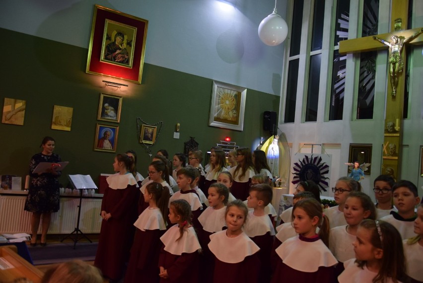 Noworoczny koncert w kaplicy Szpitala Morskiego! "Dzieci Kalasancjusza" wprowadziły pacjentów w świąteczny nastrój