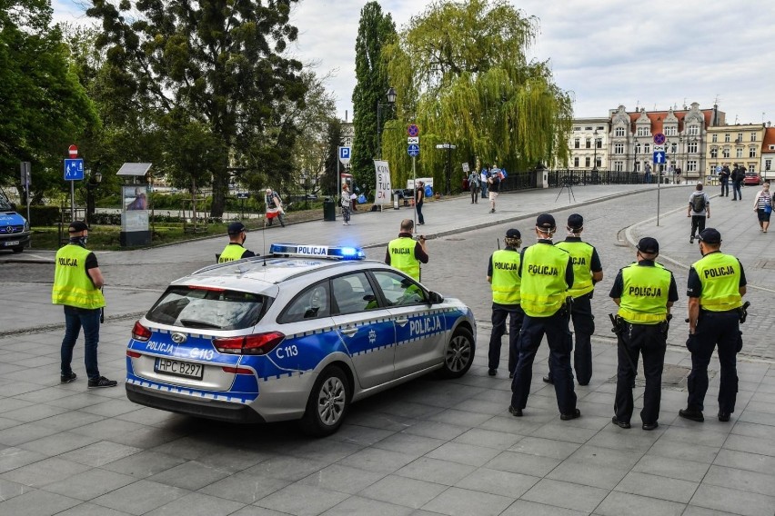 Policjant (po ukończeniu kursu podstawowego) 3620 zł netto +...