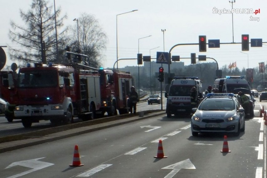 Żory: wypadek na wiślance. Dwie osoby trafiły do szpitala [ZDJĘCIA]