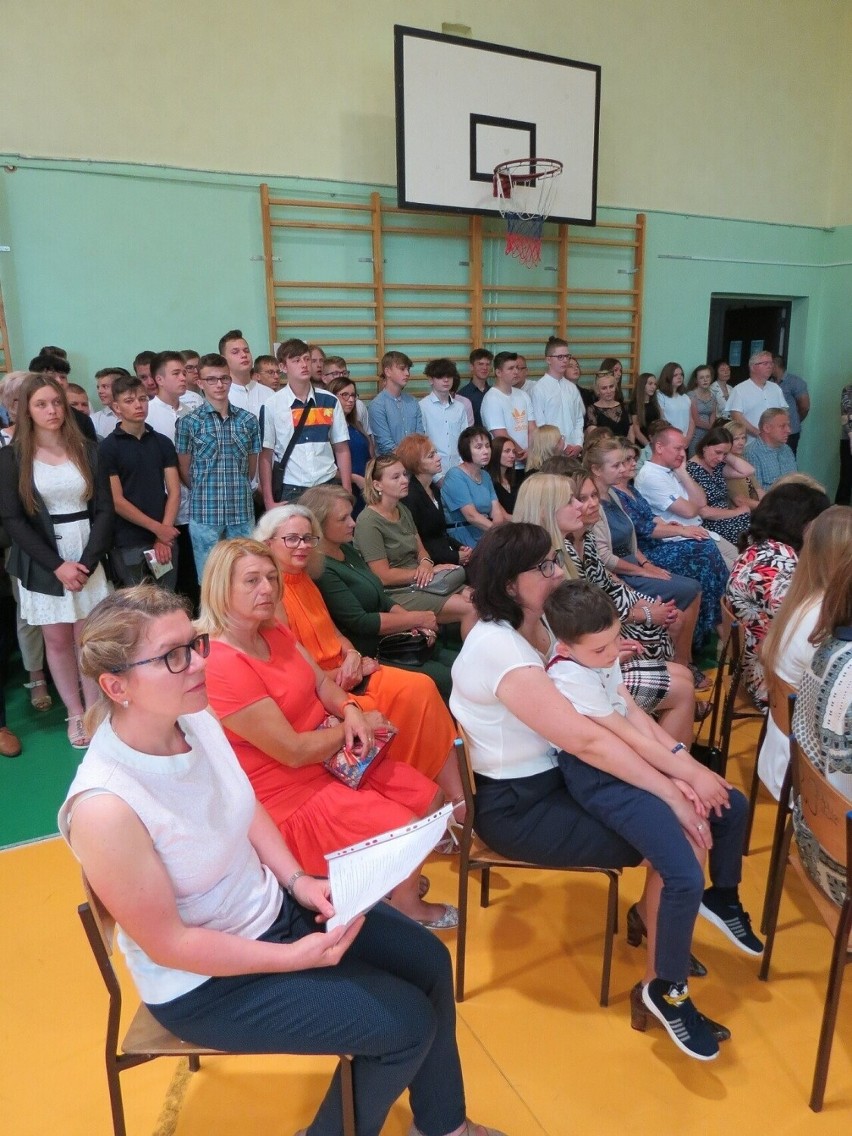 Zakończenie roku szkolnego w Zespole Szkół Zawodowych numer 2 w Starachowicach. 100 uczniów wyróżnionych! Zobacz zdjęcia