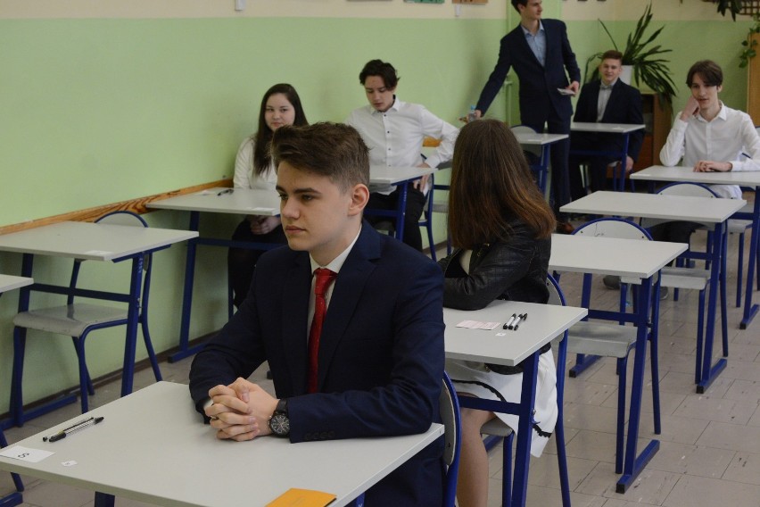 Egzaminy gimnazjalne w Grudziądzu odbywają się zgodnie z planem [wideo, zdjęcia]