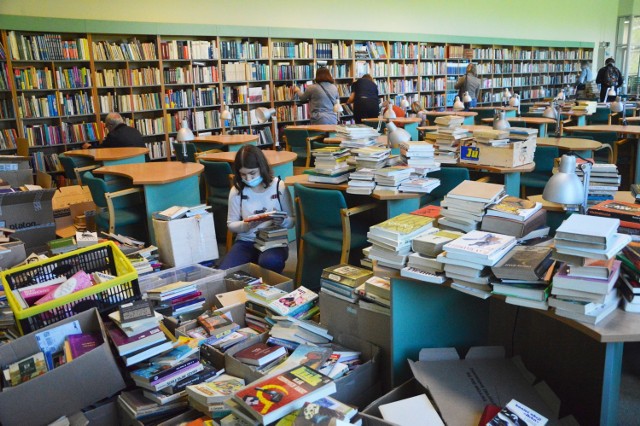 Kiermasz Książek Przeczytanych organizuje biblioteka w Bełchatowie