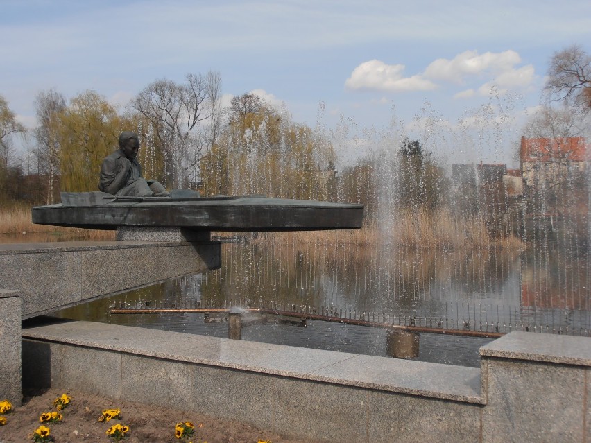Zbąszyń - pomnik Jana Pawła II w kajaku [zdjęcia]