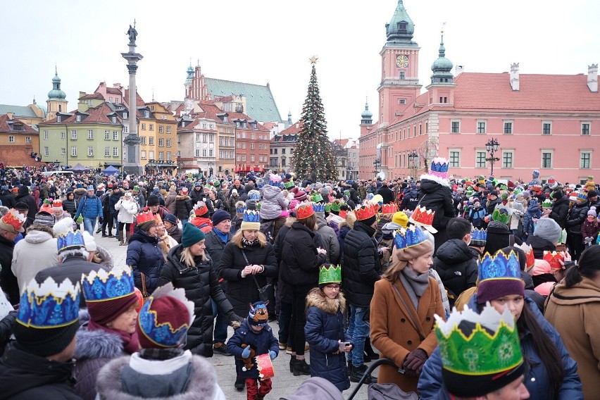 Orszak Trzech Króli w Warszawie 2023. Kolorowy pochód przeszedł przez miasto. "Niechaj prowadzi nas gwiazda!" 