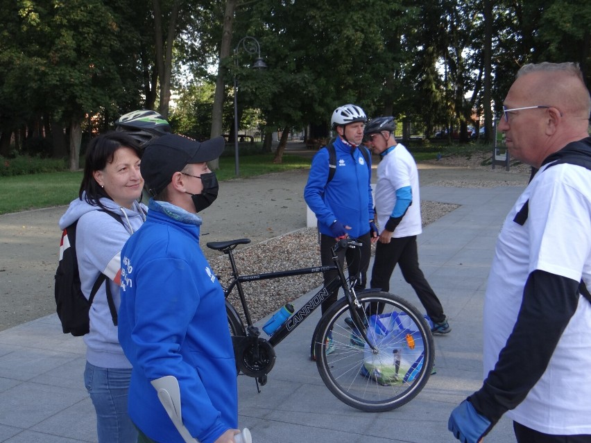 Sztafeta pieszo-biegowo-rowerowa RdR wyruszyła z Radomska do Częstochowy. ZDJĘCIA
