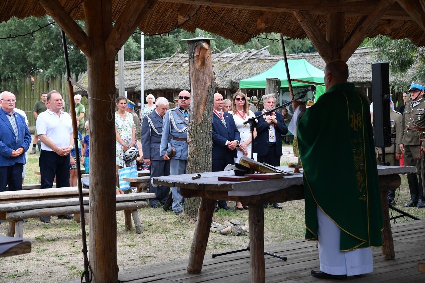 Pruszcz Gdański. Miłośnicy historii spotkali się ze szwadronem kawalerii ułanów zaniemeńskich |ZDJĘCIA