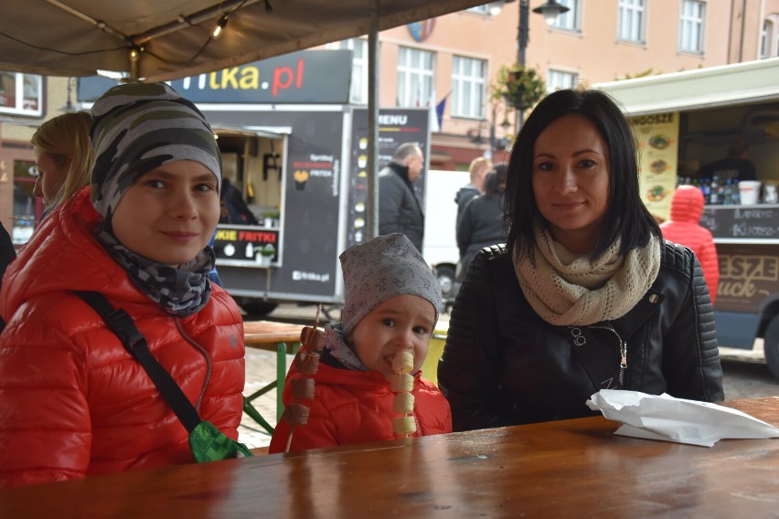 Foodtrucki w Żorach przyciągają smakoszy.