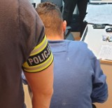  Policjanci z Lublińca zatrzymali 22-latka podejrzanego o serię podpaleń. Grozi mu do 10 lat więzienia