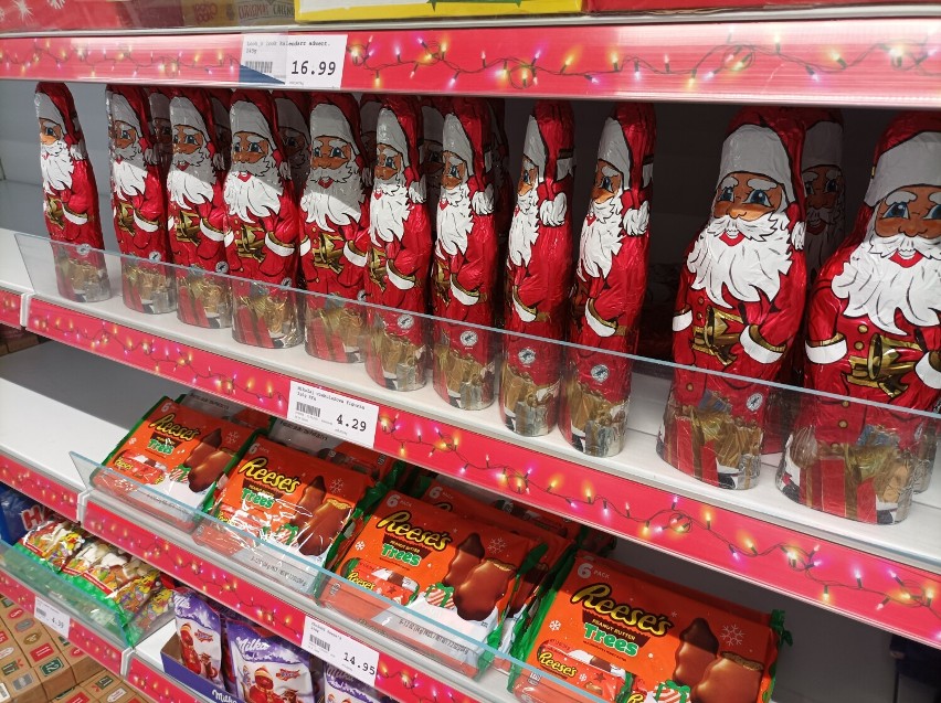 Boże Narodzenie 2021. Półki sklepowe w Oleśnicy i Sycowie wypełniły ozdoby świąteczne