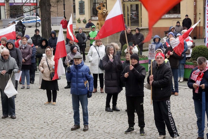 Manifestacja Komitetu Wolnych Polaków na legnickim Rynku, zobaczcie zdjęcia