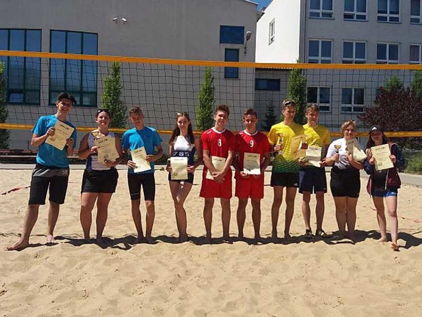 W Topoli Królewskiej  rozegrano mistrzostwa powiatu w piłce plażowej. Kto wygrał?