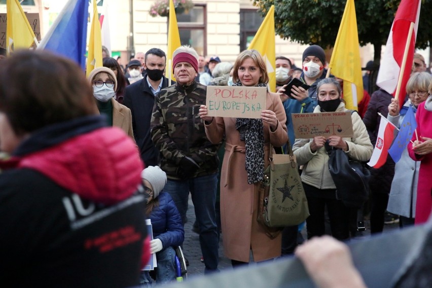  "My zostajemy w UE". W Lublinie, Chełmie i Puławach odbyły się protesty przeciwko wyrokowi Trybunału Konstytucyjnego 