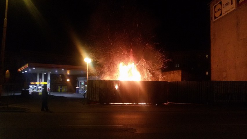 Bytom : Pożar przy stacji benzynowej Shell. Więcej informacji