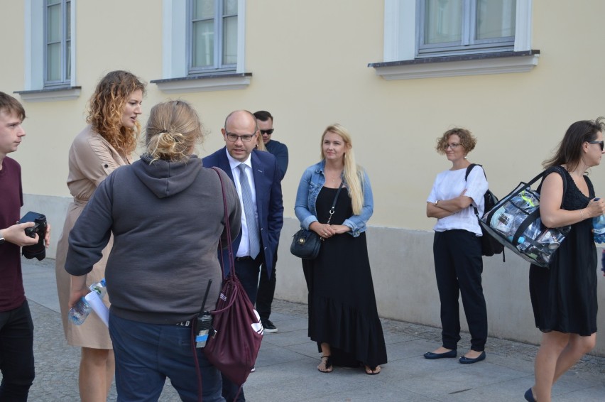 Tomasz Karolak i Małgorzata Kożuchowska w Białymstoku. Na Rynku Kościuszki kręcono jeden z odcinków Rodzinki.pl (zdjęcia) 