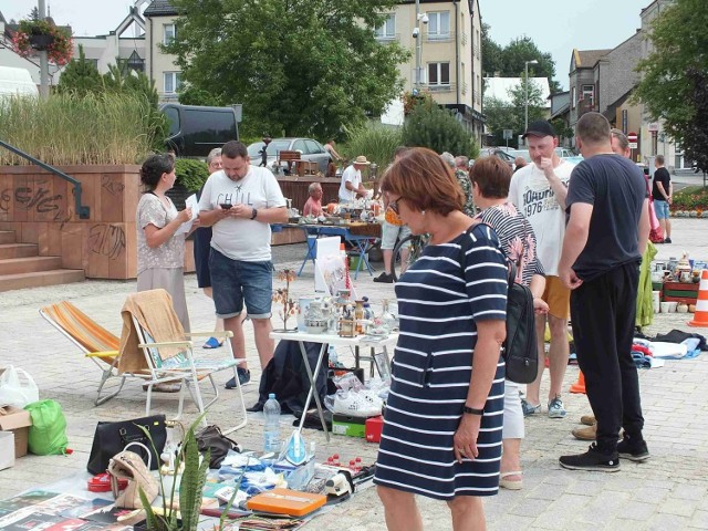 W sobotę na pchlim targu w Starachowicach było mniej sprzedających i kupujących